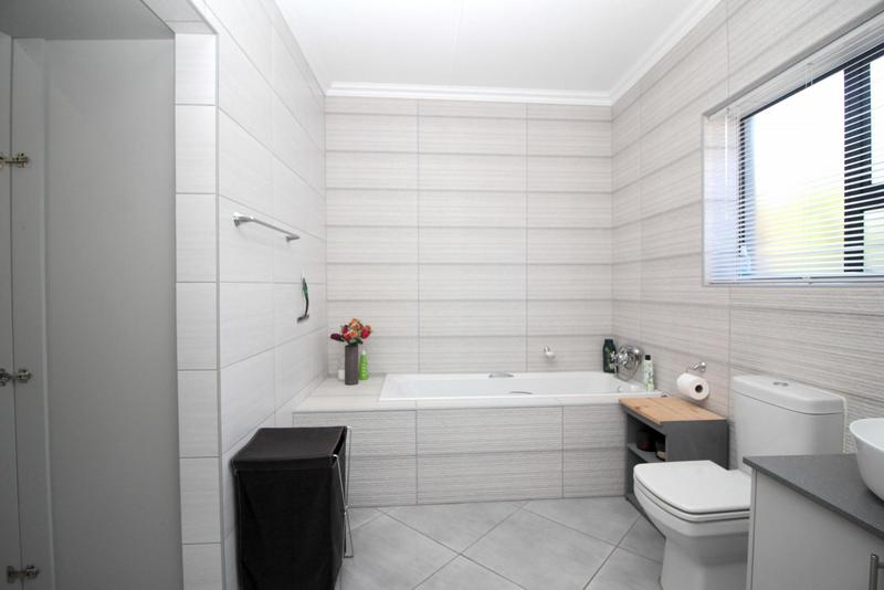 2 Bedroom Property for Sale in Reebok Western Cape